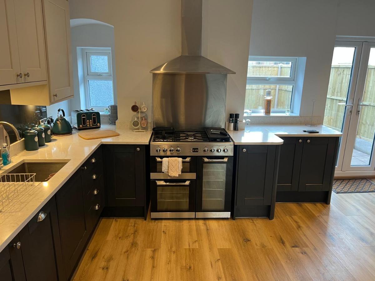 Luxury 2 Bed Apartment Great Location Stoke-on-Trent Екстериор снимка