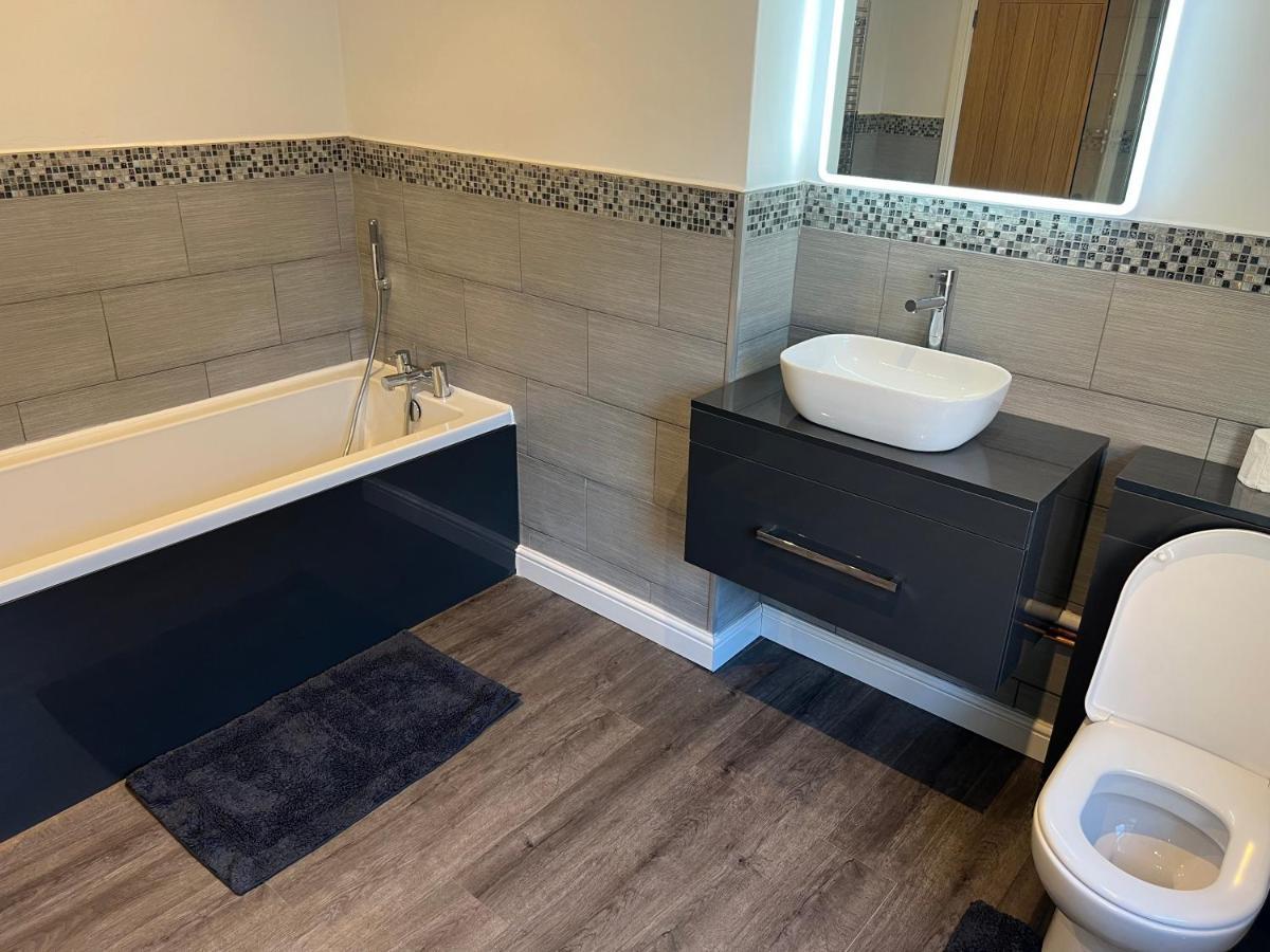 Luxury 2 Bed Apartment Great Location Stoke-on-Trent Екстериор снимка