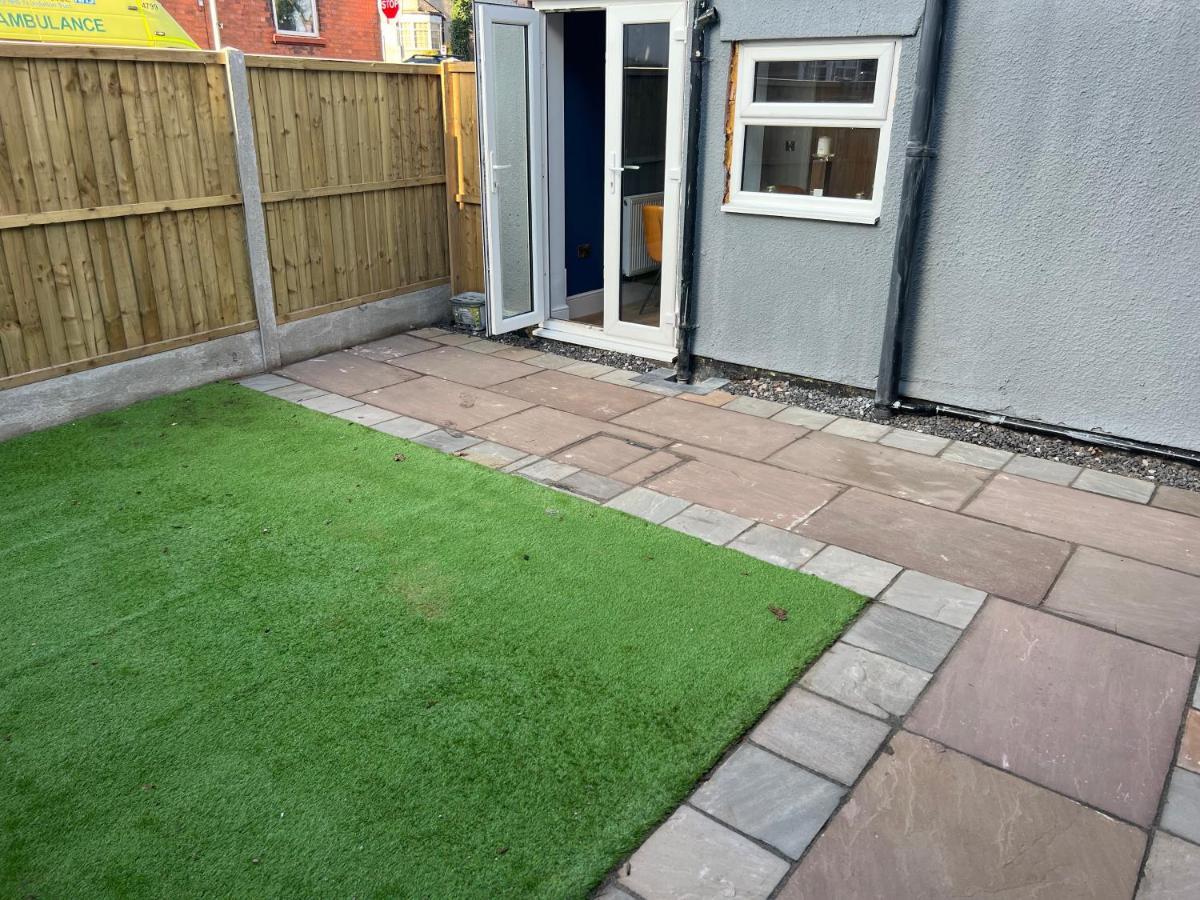 Luxury 2 Bed Apartment Great Location Stoke-on-Trent Екстериор снимка
